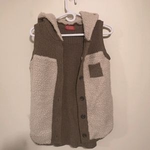 Sweater vest